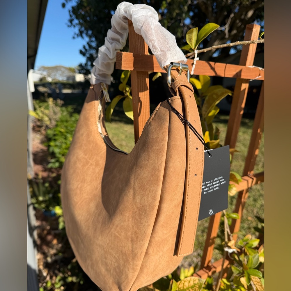 4th & RECKLESS Una Faux Suede Crescent Shoulder Bag - Picture 5 of 16